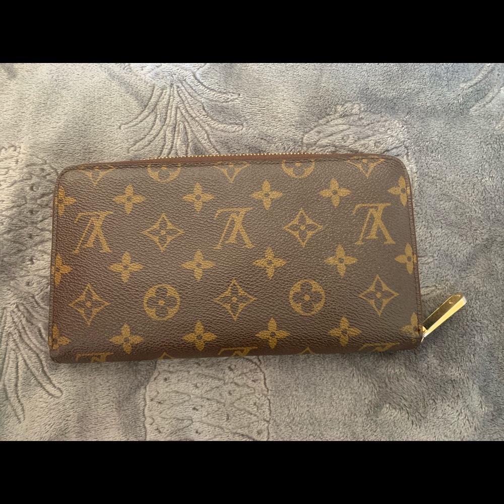 Louis Vuitton Zippy Wallet date code #SD4180